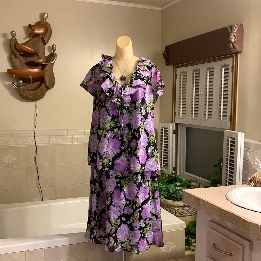 KSL division of Karin stevens 2 piece skirt set